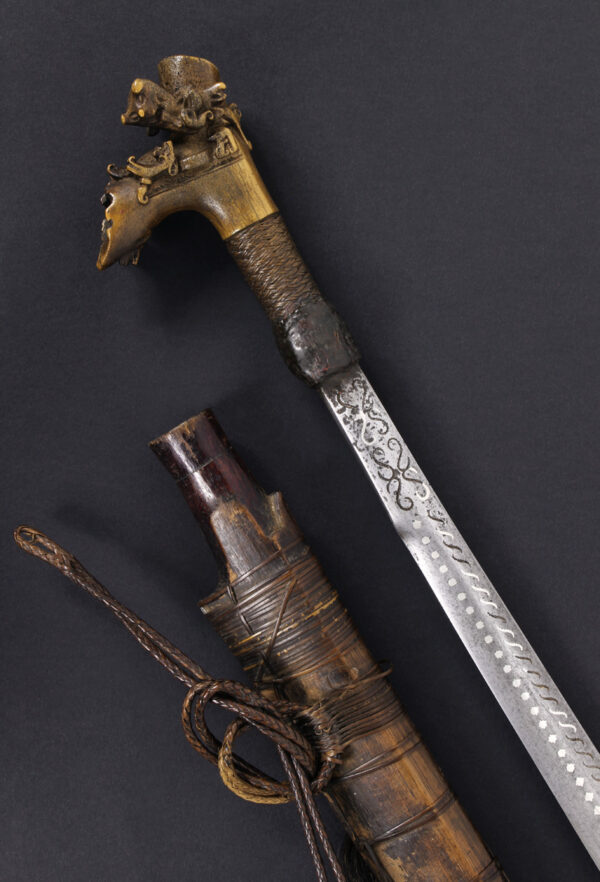 Espada Mandau "Headhunter" de la Isla de Borneo, siglo XIX. - Imagen 2