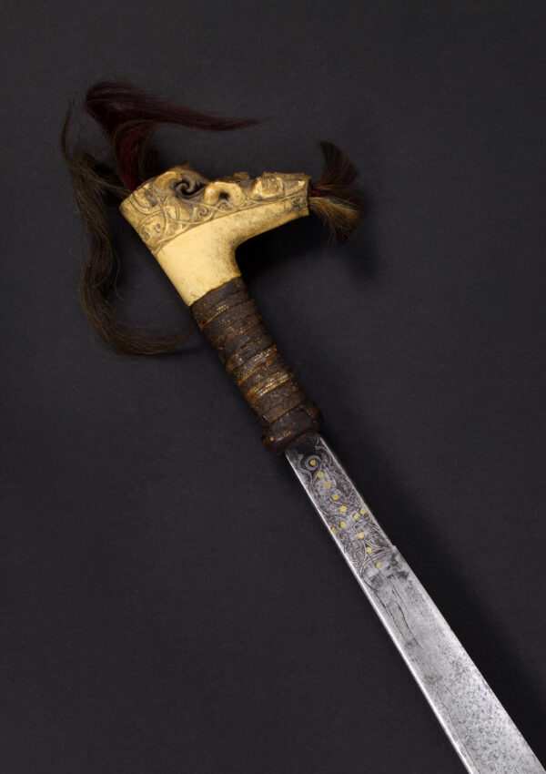 Espada Mandau “Headhunter” de la Isla de Borneo, siglo XIX. - Imagen 6