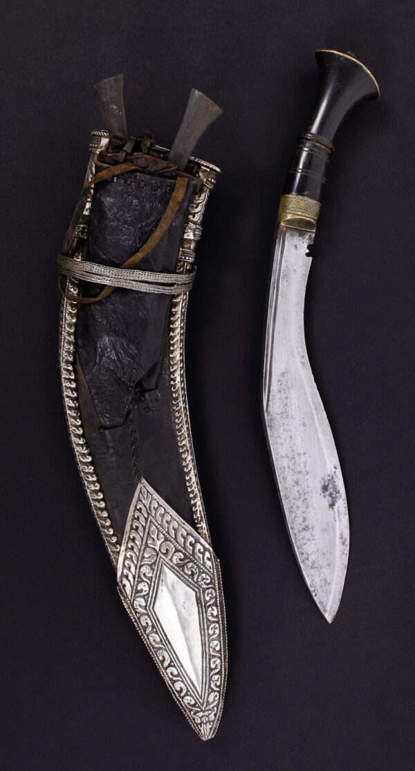 Cuchillo Kukri KOTHIMORA "Negro". Nepal, hacia 1900. - Imagen 5