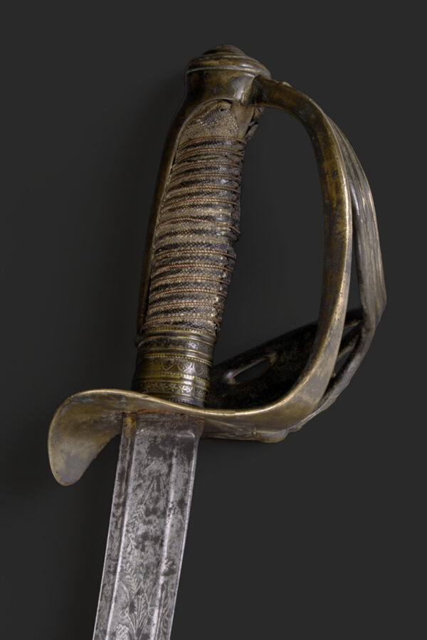 Gran espada de montar para Oficial de cuerpos de Casa Real. España, hacia 1830. - Imagen 8