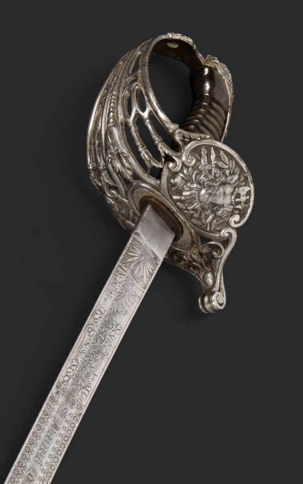 Sable a capricho para oficial de Caballería, inscripción Toledo. Francia, 1884.