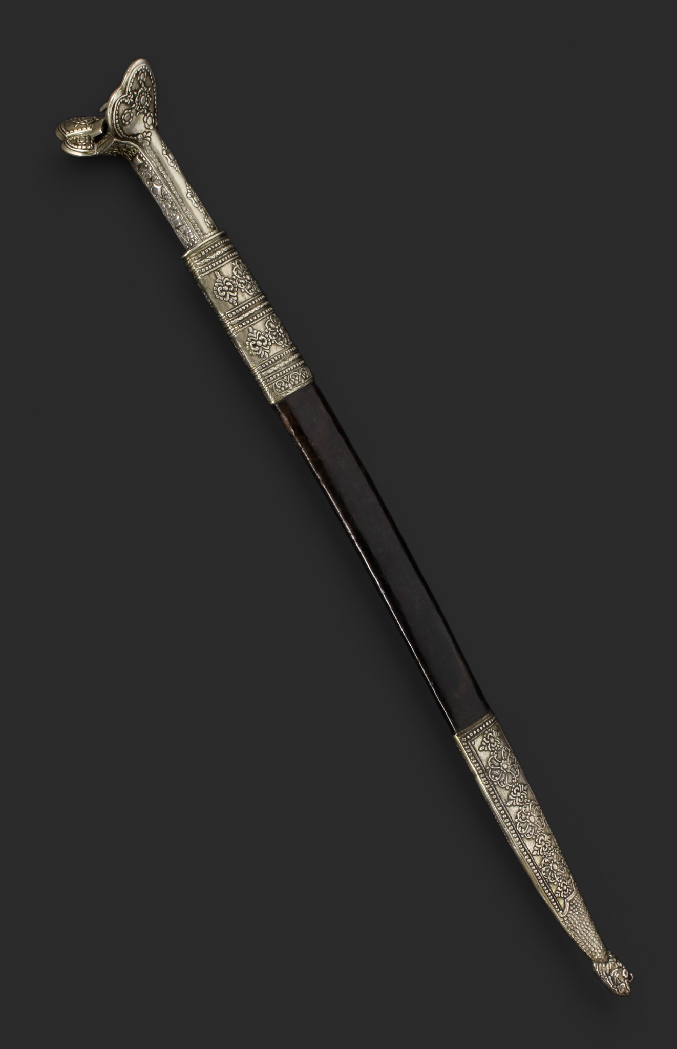 Yatagán otomano con guarniciones de plata, hacia 1800 - Imagen 8