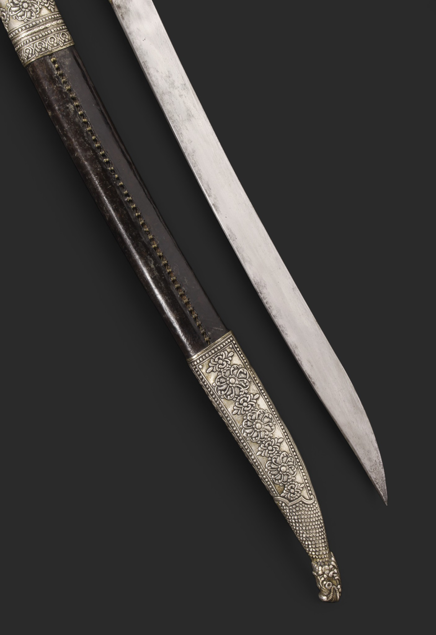 Yatagán otomano con guarniciones de plata, hacia 1800 - Imagen 5