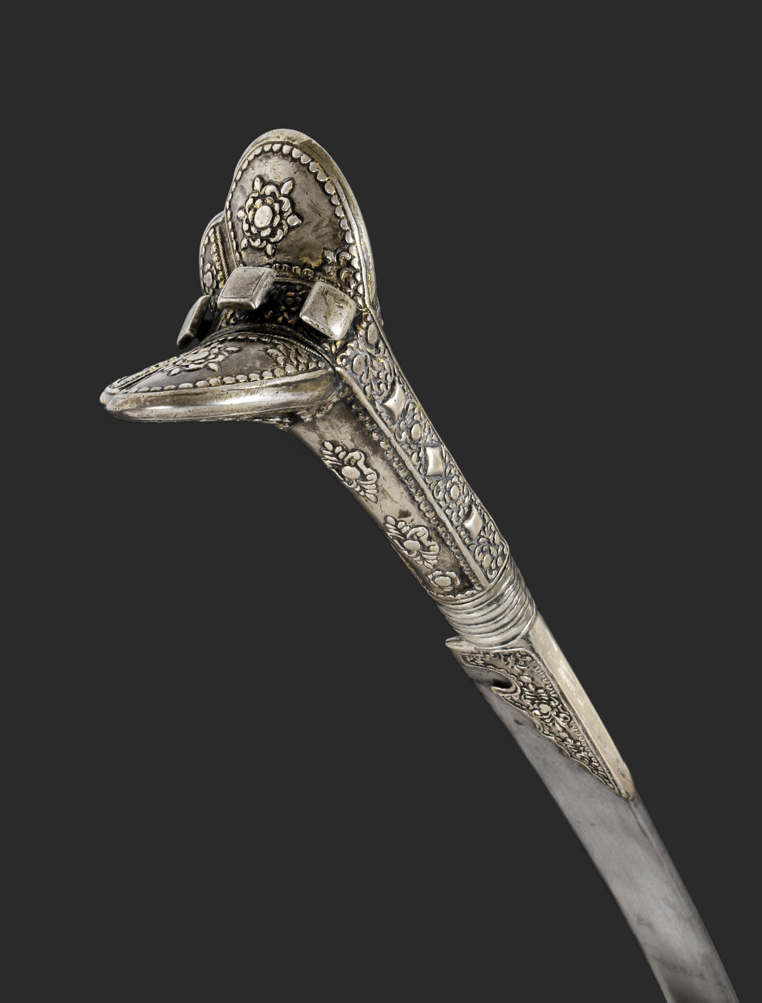 Yatagán otomano con guarniciones de plata, hacia 1800 - Imagen 3